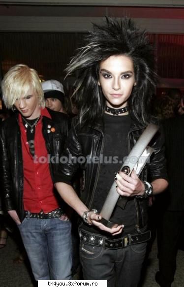 Tom cantand - M-am informat E super dragut tipul.Si da,e cel - ●ToM KauLitZ●