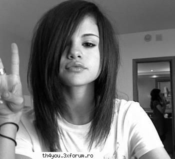 am o droaie cu o poza cu demi lovato si selena gomez. vreau o poza